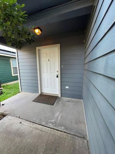 7448 Aspen Brook Dr, Austin TX  78744-1758 exterior