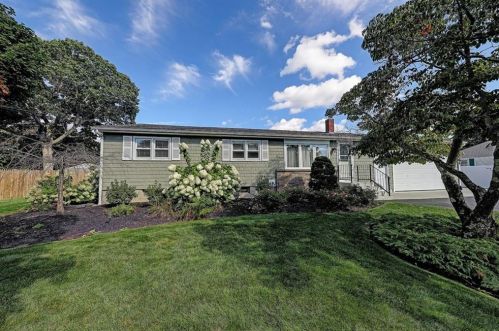 100 Marigold Dr, Warwick, RI 02889-8230