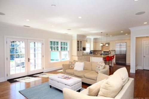 8 Woodbine St, Norwalk, CT 06853-1029
