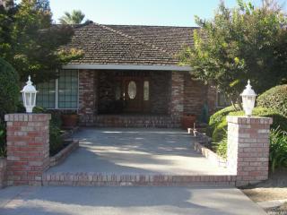 1077 Marsh Creek Ln, Manteca, CA 95336-9101