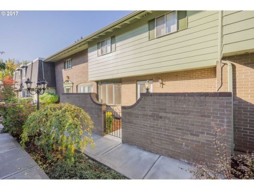 305 63rd St, Vancouver, WA 98665-8653