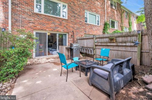 5825 Torington Dr, Springfield VA  22152-1051 exterior
