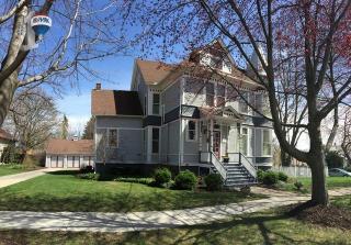 5 Benton St, Palatine, IL 60067-5236