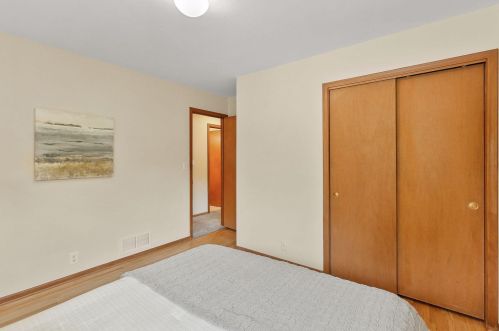 208 Colleen Ave, Saint Paul MN  55126-6252 exterior