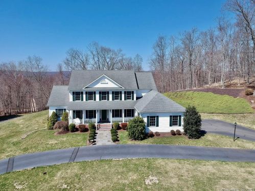 23 Silver Brook Ln, Woodbury, CT 06798-2137