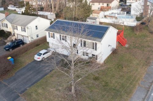 371 Windy Dr, Waterbury, CT 06705-2518