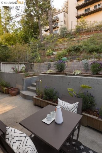 542 Madison St, Berkeley, CA 94706-1117