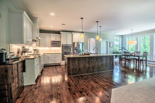 5305 Ranchview Ln, Minneapolis, MN 55446-2136