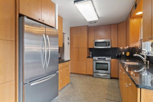 115 Eastwood Dr, Bannockburn IL  60015-5009 exterior