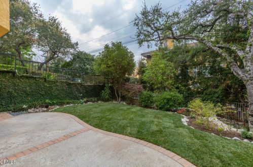 2036 Montecito Dr, Glendale CA  91208-1824 exterior