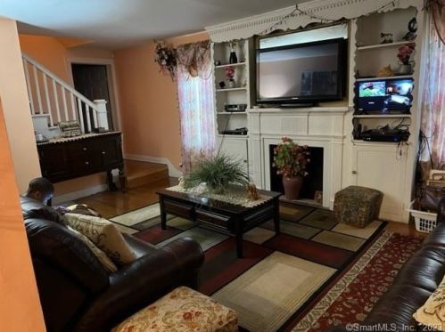 38 Eldridge St, Waterbury, CT 06704-2510