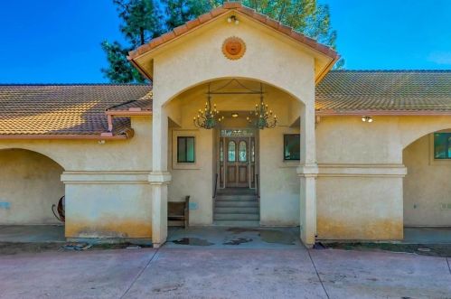 402 Alta Ln, El Cajon, CA 92021-4205