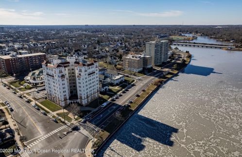 400 Deal Lake Dr, Tinton Falls NJ  07712-5174 exterior