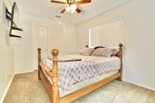 2422 Whispering Cv Cir, Garland TX exterior