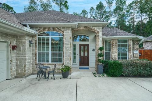 634 Spring Forest Dr, Conroe, TX 77302-1207