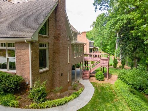 1565 Lazy River Ln, Atlanta GA  30350-3521 exterior