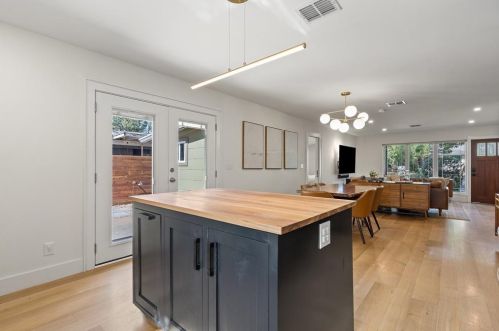 5101 Creekline Dr, Austin TX  78745-2227 exterior