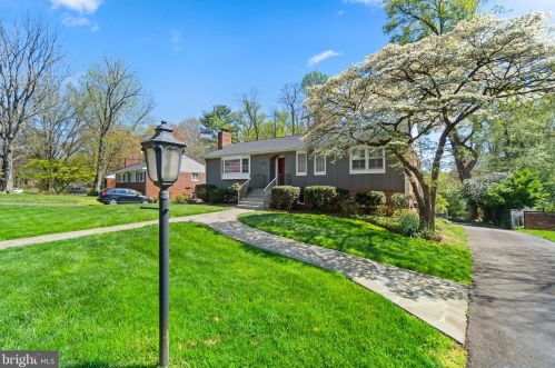 7327 Pinecastle Rd, Falls Church, VA 22043-3057