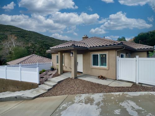 221 Frances Dr, El Cajon, CA 92019-1558