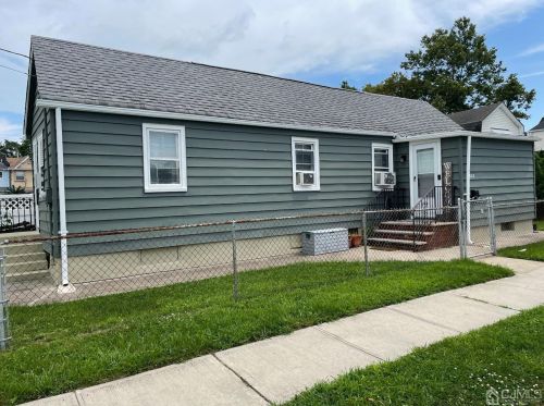 682 Penn St, Perth Amboy, NJ 08861-2753