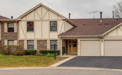 1132 Hawthorne Ct, Wheeling, IL 60090-2414