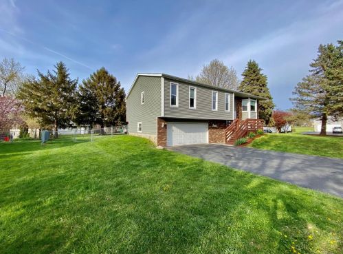 4218 Glen Oaks Dr, Crown Point, IN 46307-8961