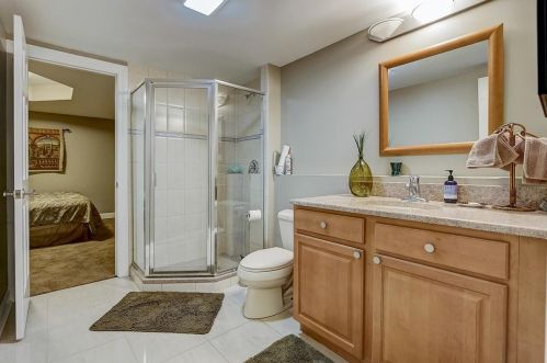 6919 Fieldstone Dr, Willowbrook IL  60527-5295 exterior