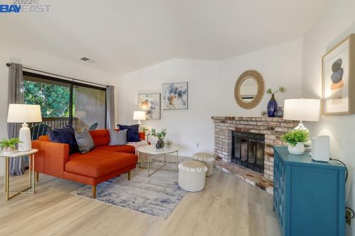 135 Ray St, Pleasanton, CA 94566-6651