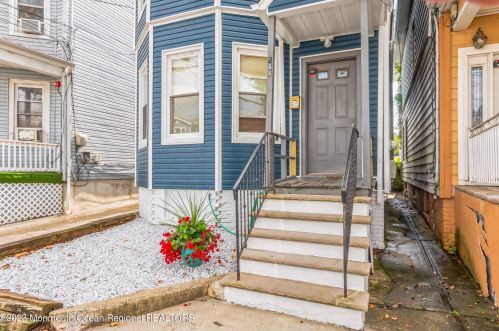 168 1st St, Perth Amboy, NJ 08861-4652
