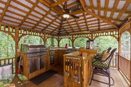 250 Cameron Ridge Dr, Atlanta GA  30328-4709 exterior