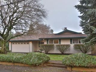 15642 Wallace Rd, Portland, OR 97267-4020