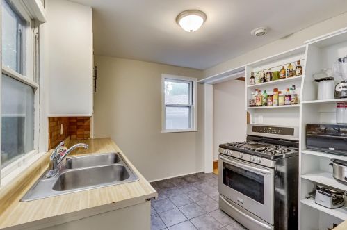 1077 5th St, Saint Paul MN  55106-5331 exterior