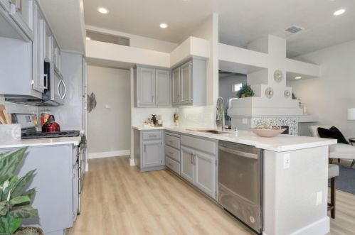 8539 Sun Sprite Ct, Elk Grove CA  95624-3809 exterior