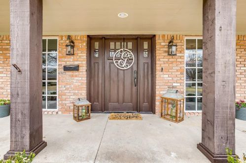 3712 Summercrest Dr, Fort Worth, TX 76109-3301