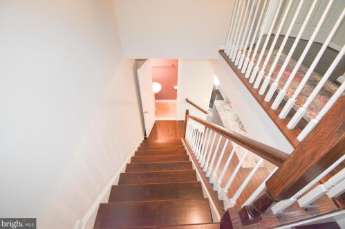 8932 Singleleaf Cir, Lorton, VA 22079-5670