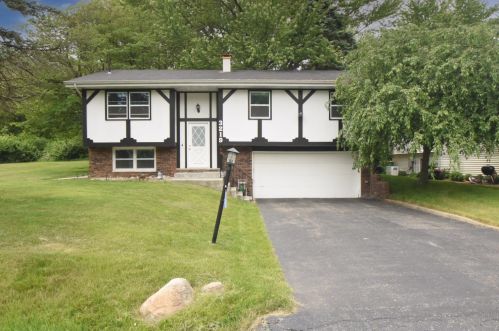 3219 Rustic Ln, Crown Point IN  46307-8913 exterior