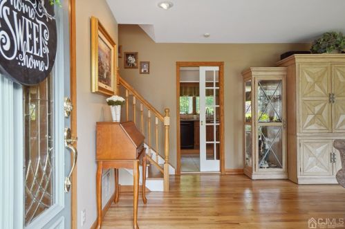 8 Tamarack Rd, Edison, NJ 08820-3629