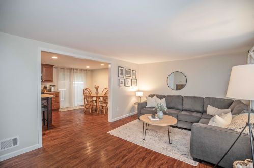 13 Deerwood Dr, Amherst, NH 03031-2002