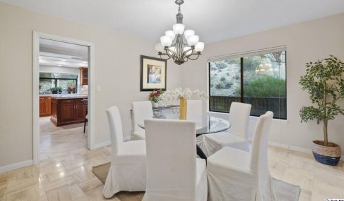 2520 Flintridge Dr, Glendale CA  91206-1033 exterior