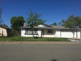 216 Woodcliff Dr, Redding, CA 96003-2903