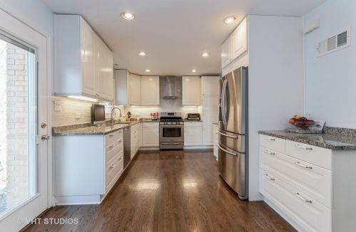 1706 Chatham Cir, Bannockburn, IL 60015-2613