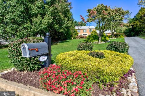 150 Bentley Ln, Lancaster PA  17603-6223 exterior