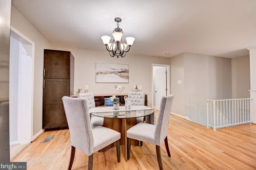 7203 Hadlow Dr, Springfield VA  22152-3529 exterior