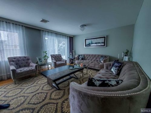 206 Zabriskie Pl, N Milford, NJ 07646-2920