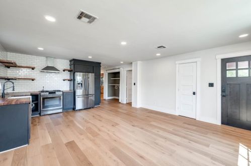 2804 Crest Ave, Austin TX  78702-2515 exterior