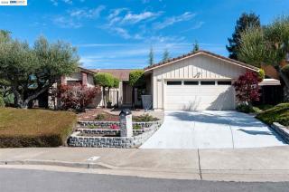 27048 Columbia Ct, Hayward, CA 94542-2441