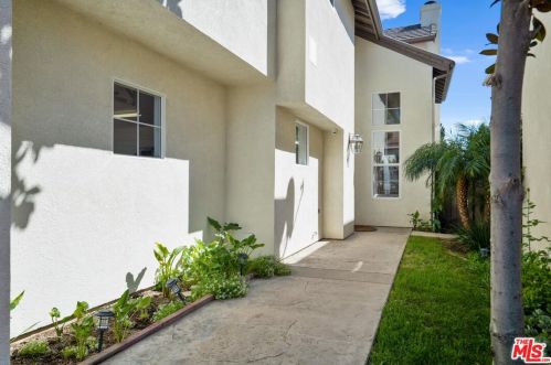 26620 Country Creek Ln, Calabasas, CA 91302-3587