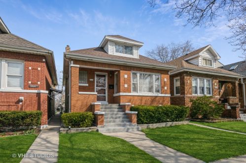 5546 Henderson St, Chicago, IL 60641-4135