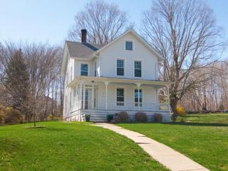 54 Comstock Ave, Ivoryton, CT 06442-1211