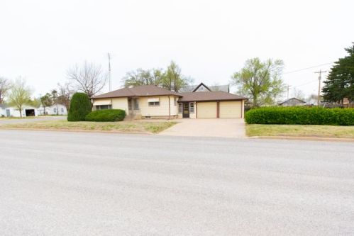 120 Green St, Meade, KS 67864-6558